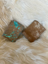 Load image into Gallery viewer, Cowhide Card Holder