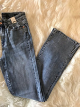 Load image into Gallery viewer, Judy Blue Jeans Light Slim Bootcut